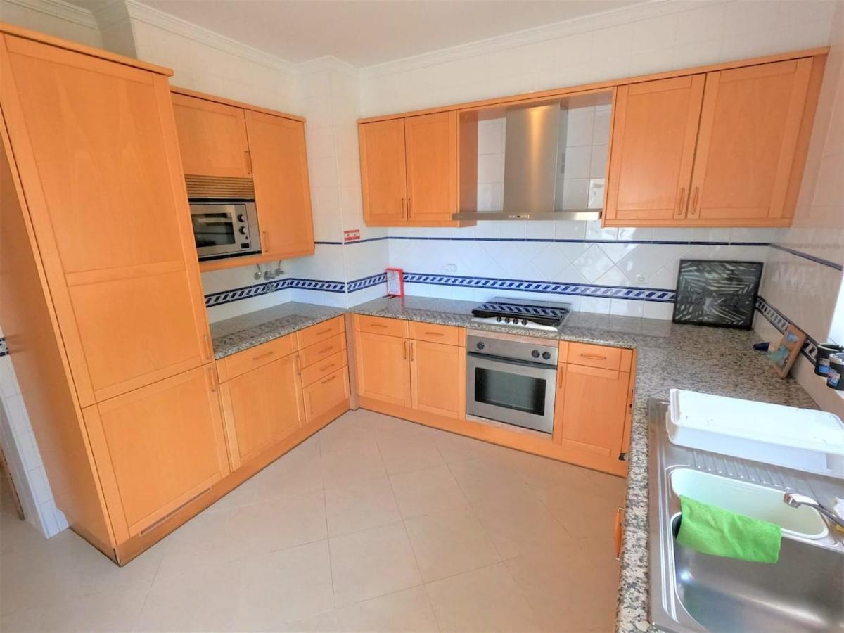 Algarve Modern T1 With Balcony In Apartment Albufeira